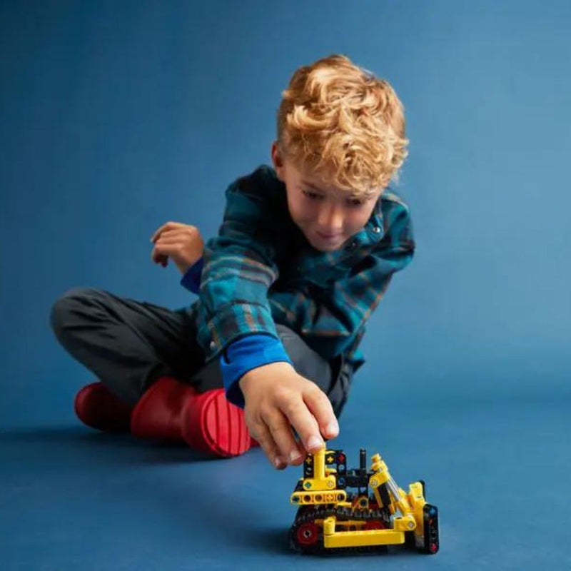 LEGO Heavy-Duty Bulldozer Technic