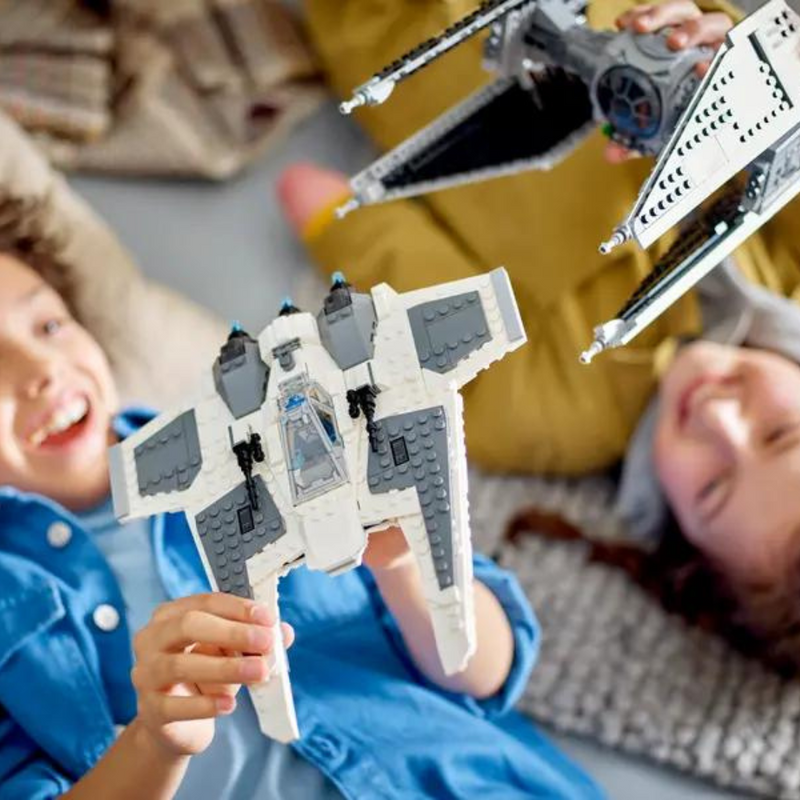 LEGO Mandalorian Fang Fighter vs. TIE Interceptor™ Star Wars