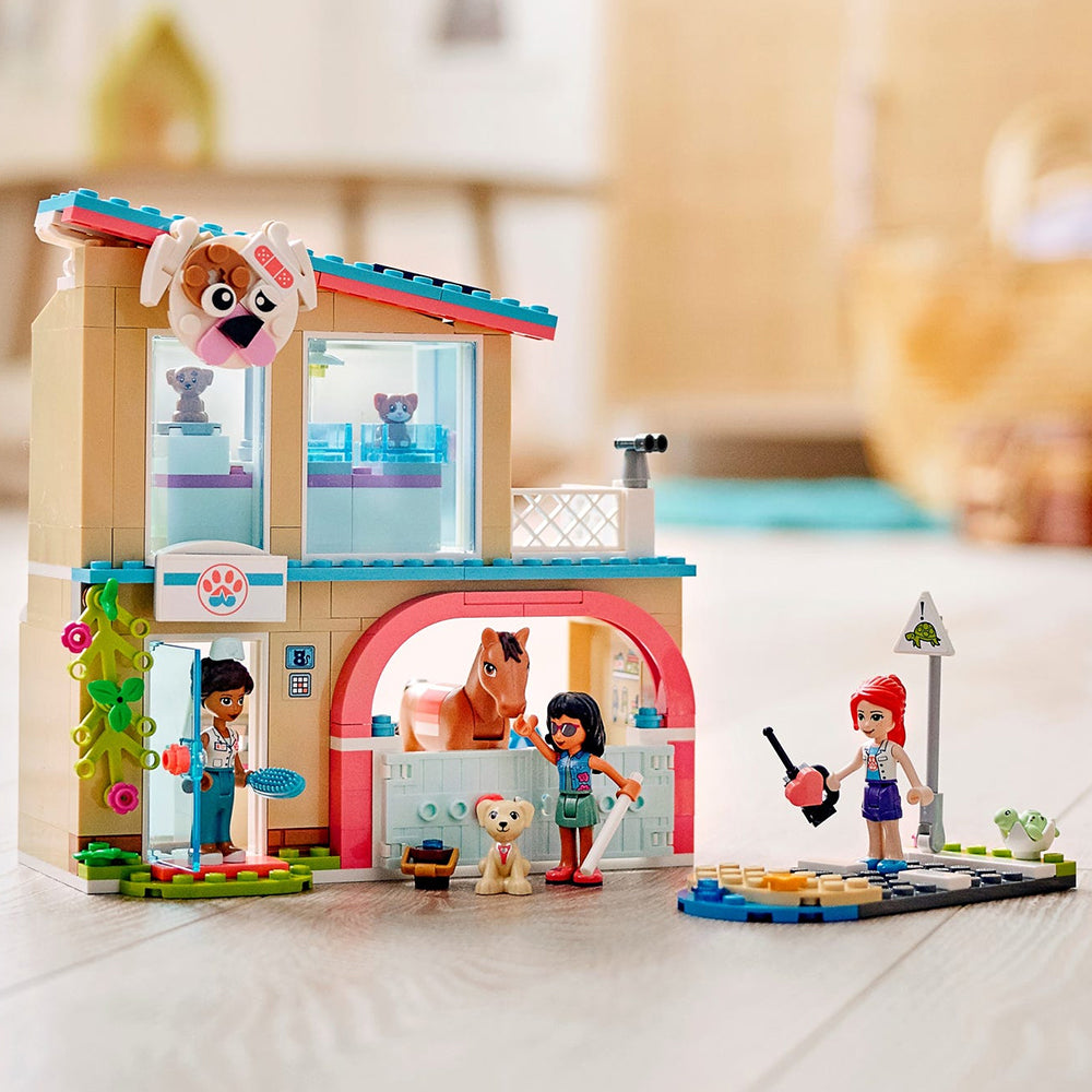 Lego Heartlake Vet LEGO® Friends Emma's Mobile Vet Clinic 41360